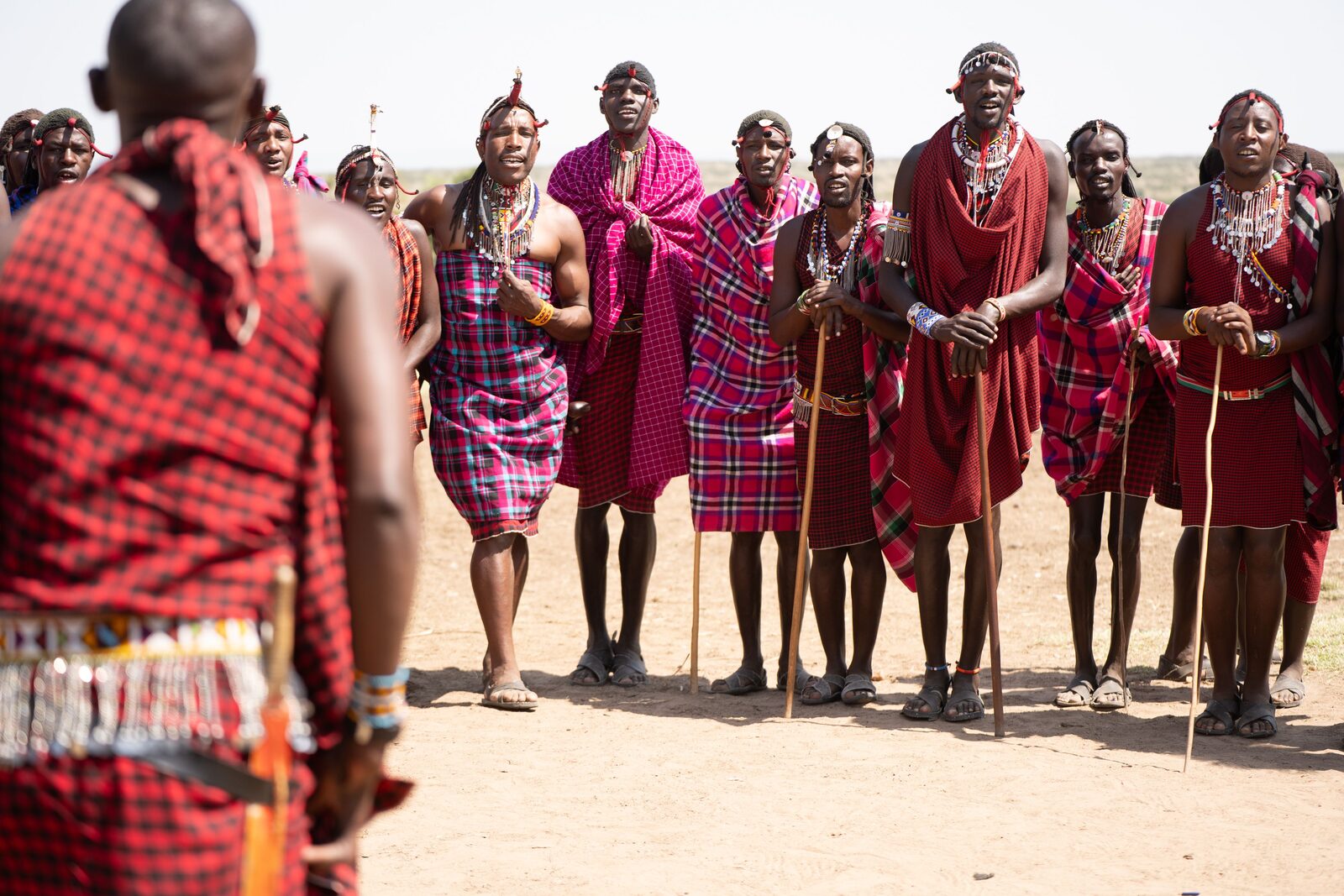 Gruppo Maasai in abiti tradizionali